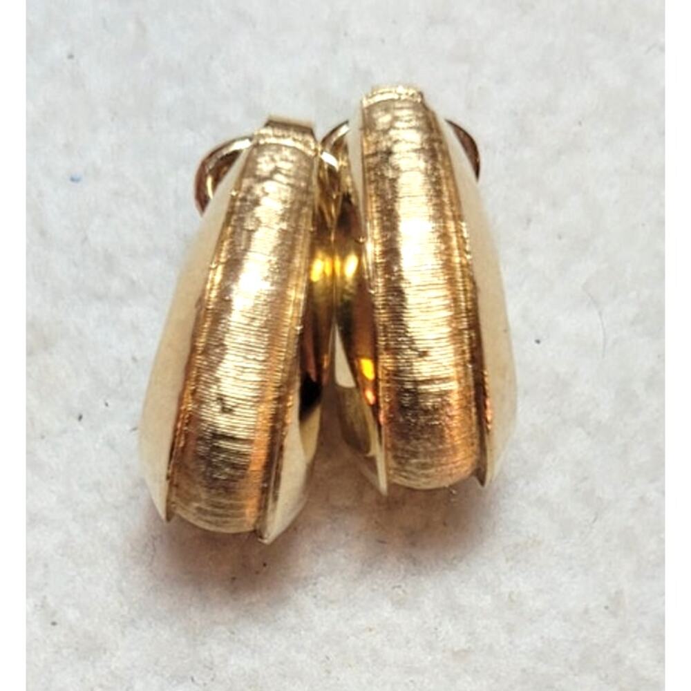 Vintage Signed Trifari Half Hoops Goldtone Textured Clip On Earrings 1"